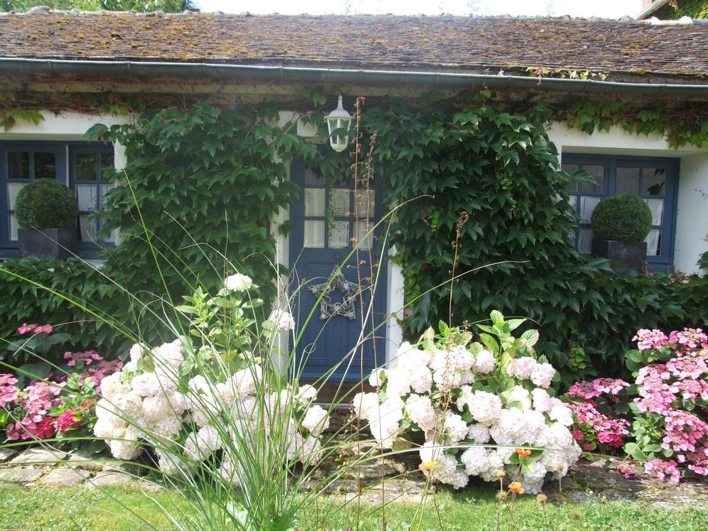 Les Glycines Bed & Breakfast Ury Exterior photo