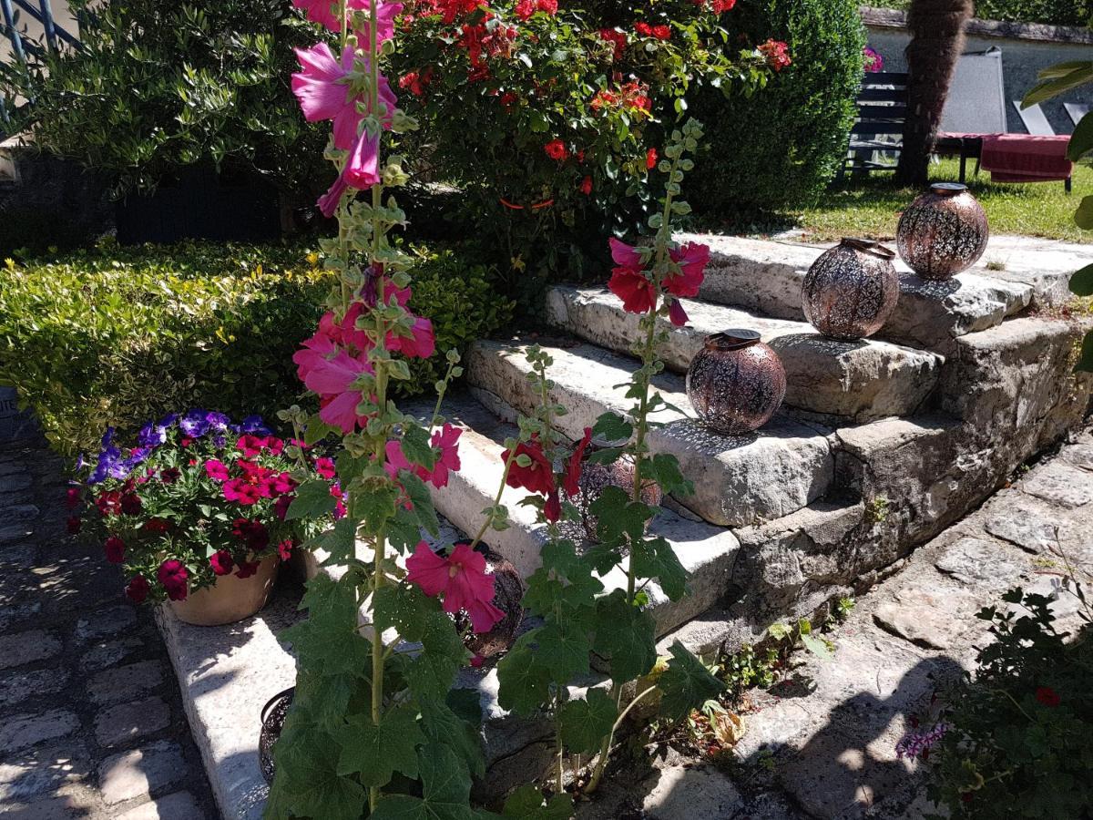 Les Glycines Bed & Breakfast Ury Exterior photo