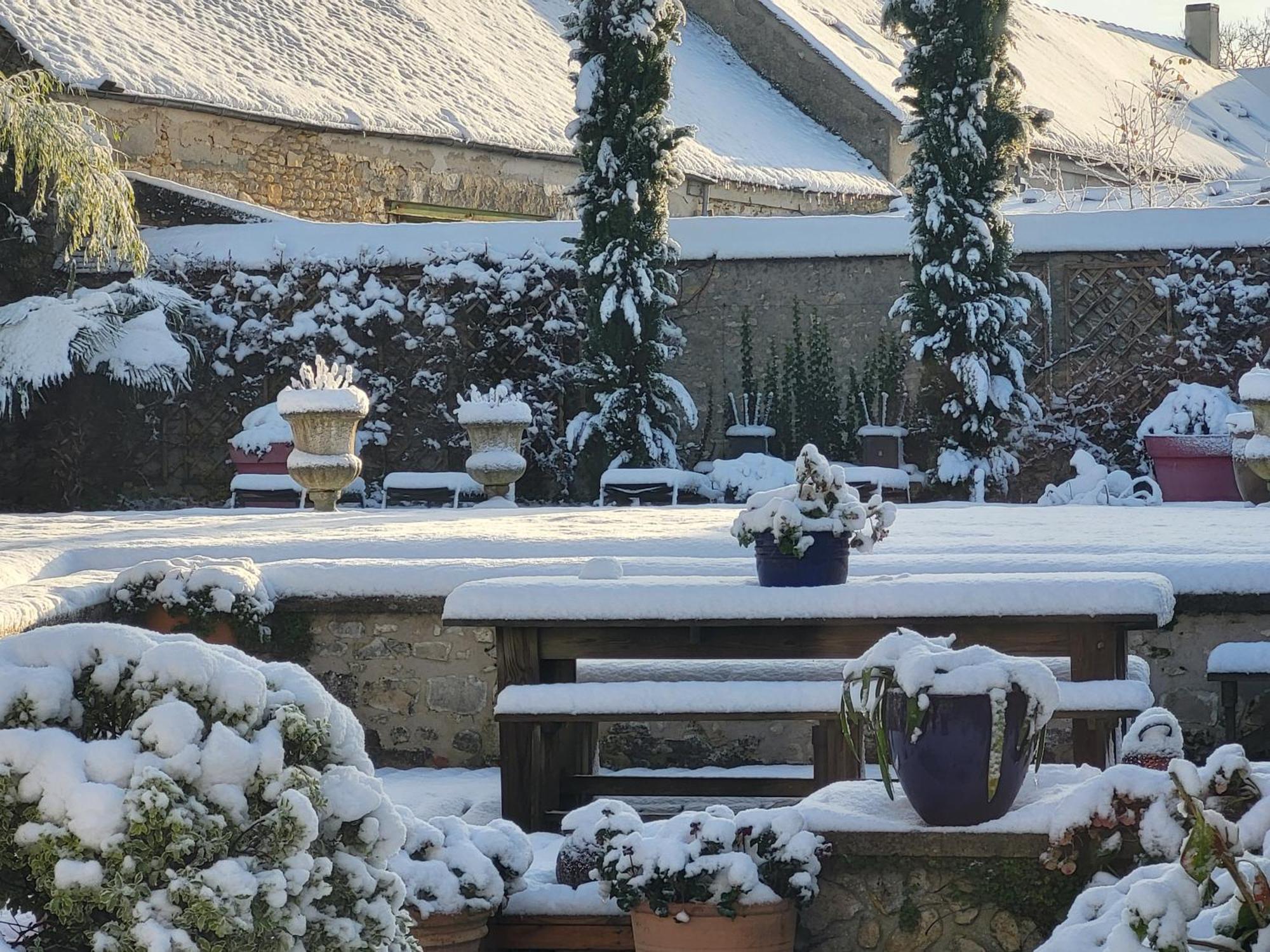 Les Glycines Bed & Breakfast Ury Exterior photo